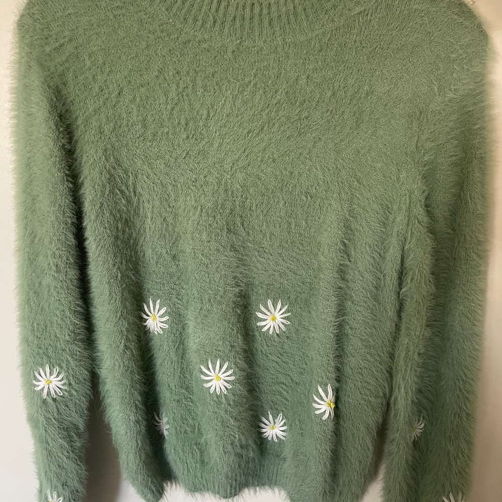 Adorable green fluffy sweater with white flowers